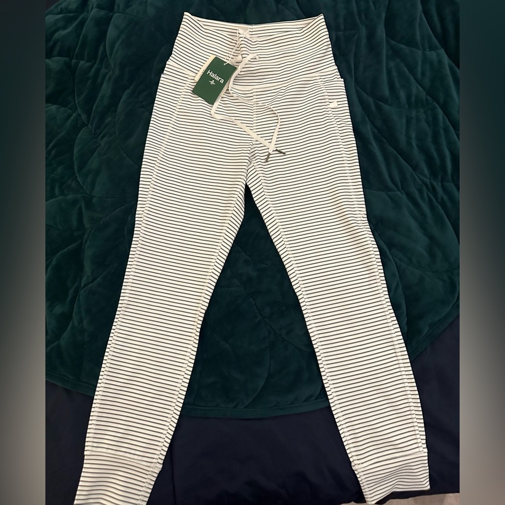 HALARA Striped Leggings - Black and White